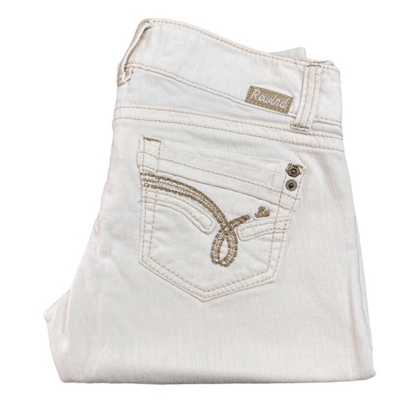 Rewind Capris Jean Low Rise, Off White Denim - Picture 2 of 9